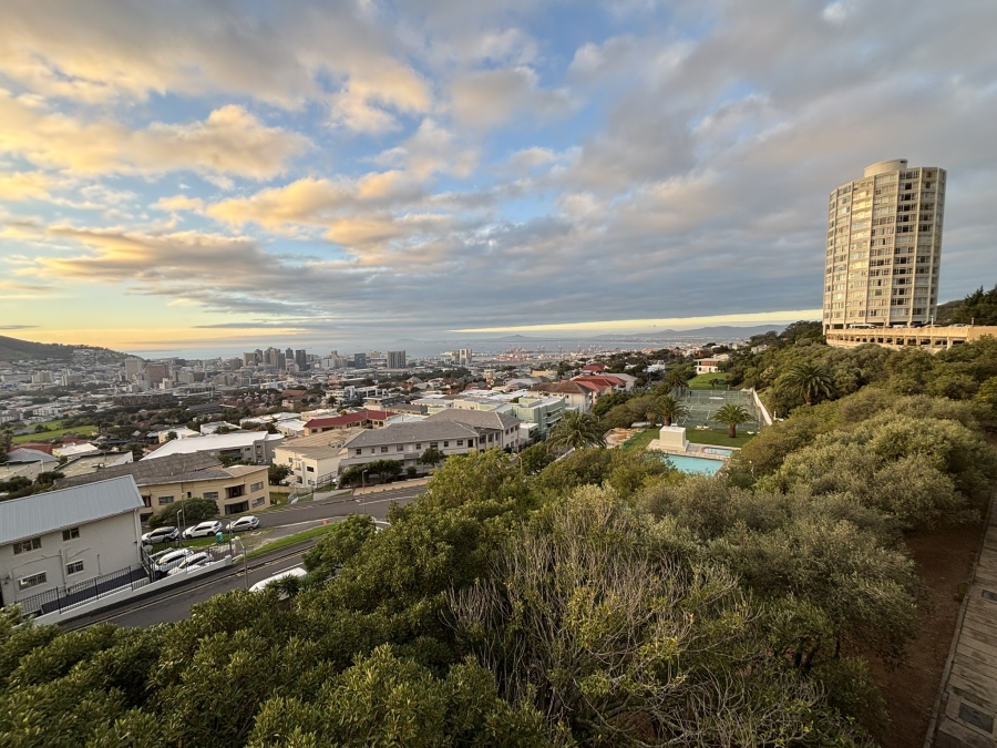 To Let 2 Bedroom Property for Rent in Vredehoek Western Cape